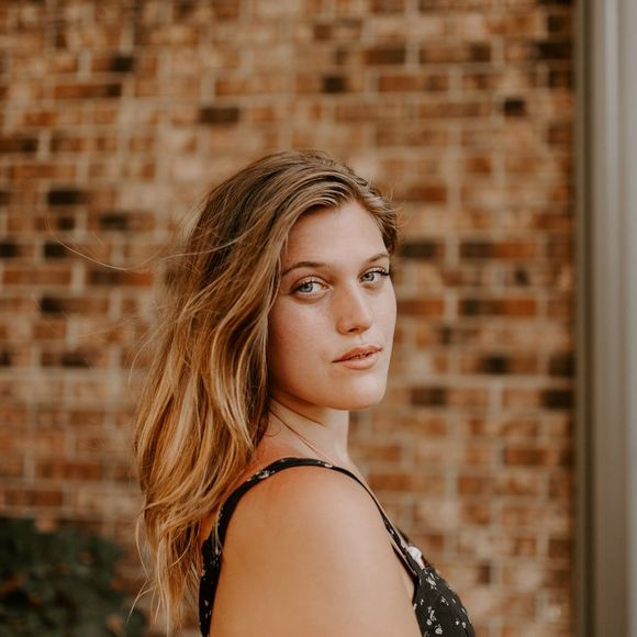 Meet your Posher, Taylor - Picture 1 of 1